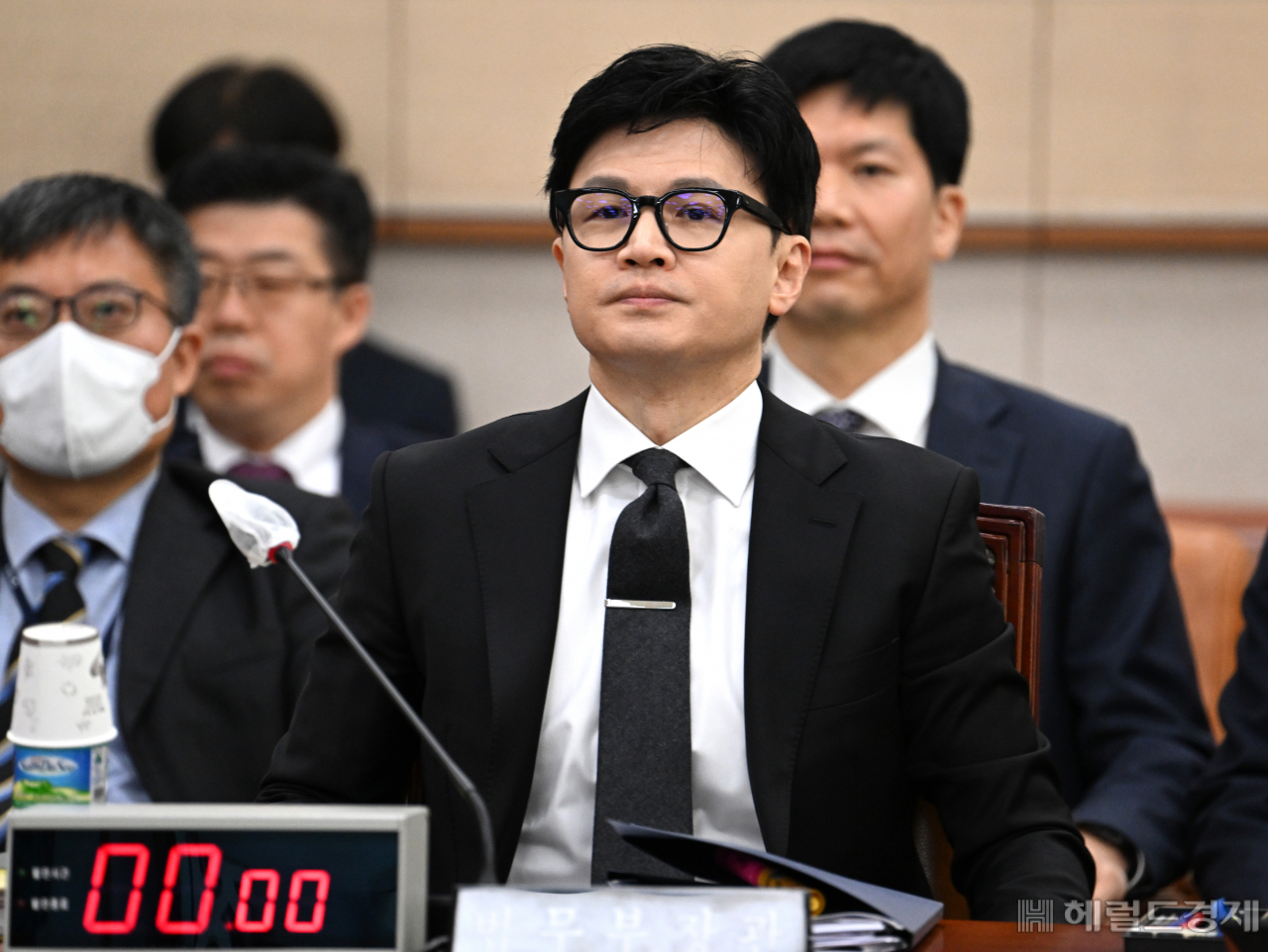 한동훈 법무부장관이 27일 서울 영등포구 여의도 국회의사당 본청에서 열린 국회 법제사법위원회 전체회의에 참석하고 있다. 임세준 기자