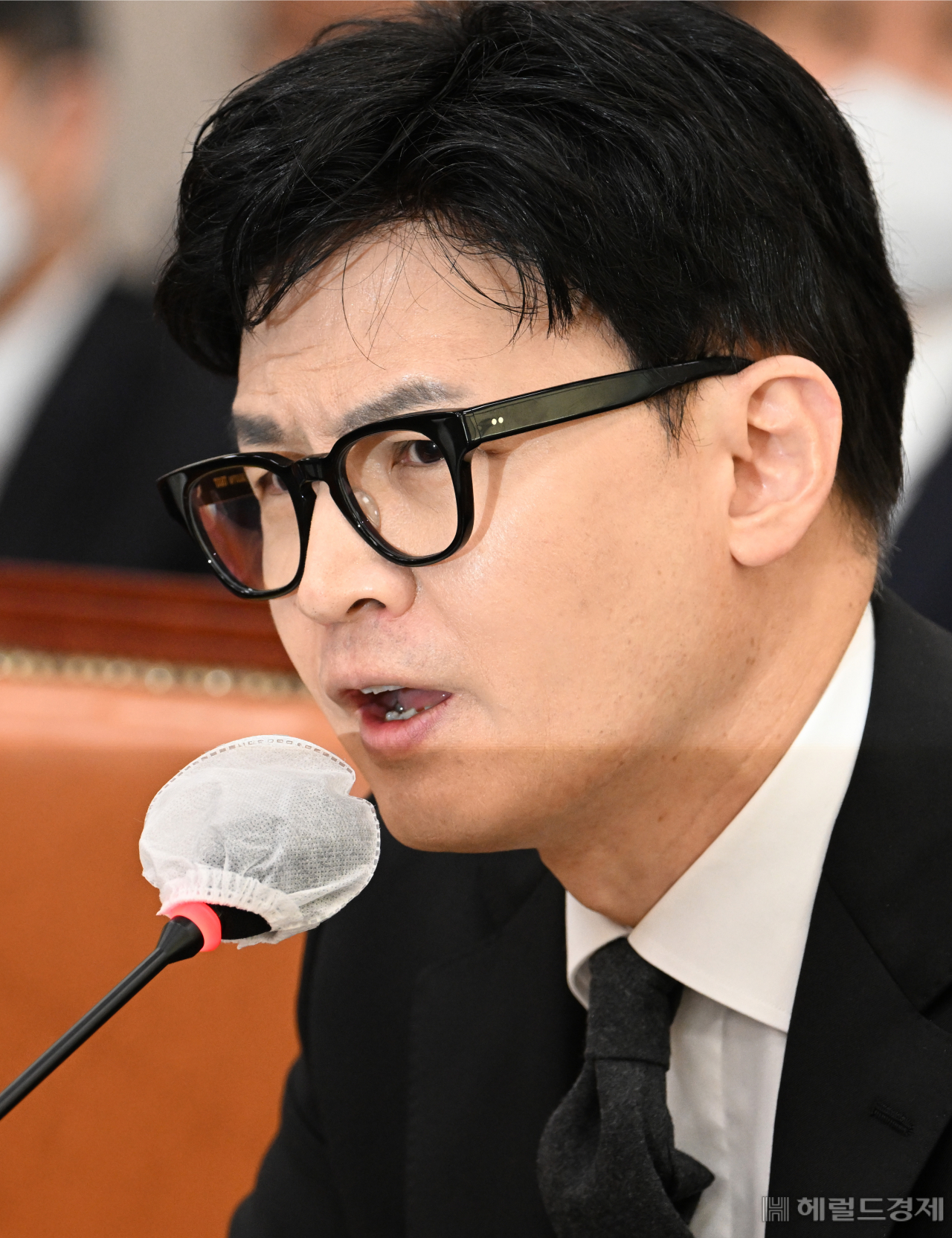 한동훈 법무부장관이 27일 서울 영등포구 여의도 국회의사당 본청에서 열린 국회 법제사법위원회 전체회의에 참석하고 있다. 임세준 기자