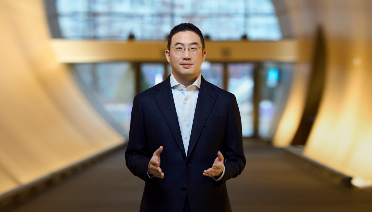 A photo of LG Group Chairman Koo Kwang-mo delivering a virtual New Year’s speech for 2023. (LG Corp.)