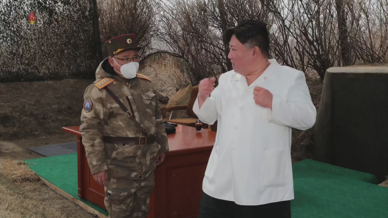 북한 김정은 국무위원장이 참관한 가운데 '핵무인수중공격정' 수중폭발 시험과 전략순항미사일 핵탄두 모의 공중폭발시험을 각각 진행했다고 조선중앙TV가 24일 보도했다. [조선중앙TV 화면] [연합]