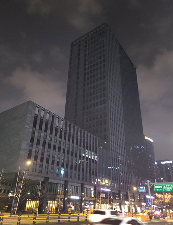 2023 어스아워 캠페인에 참여한 돈의문 디타워. [마스턴투자운용 제공]