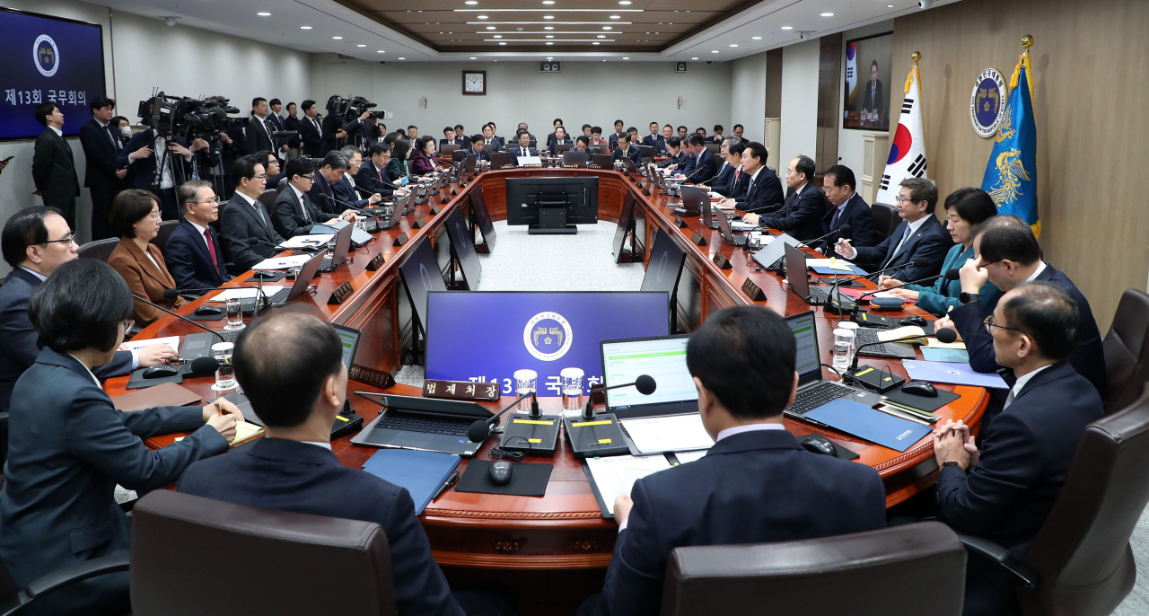 윤석열 대통령이 28일 서울 용산 대통령실 청사에서 열린 국무회의에서 발언하고 있다. [연합]