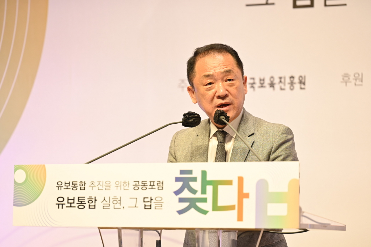 한국보육진흥원 주최의 ‘유보통합 실현, 그 답을 찾다’ 포럼에서 나성웅 원장이 개회사를 하고 있다.