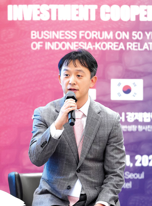 한국·인도네시아 수교 50주년을 기념해 24일 서울 중구 앰배서더 풀만 호텔에서 헤럴드미디어그룹과 주한 인도네시아대사관이 공동 개최한 ‘한-인니 경제협력포럼’에서 박성수 대웅제약 부사장이 인도네시아 제약·바이오 산업의 동반성장에 대한 비전을 발표했다. [대웅제약 제공]