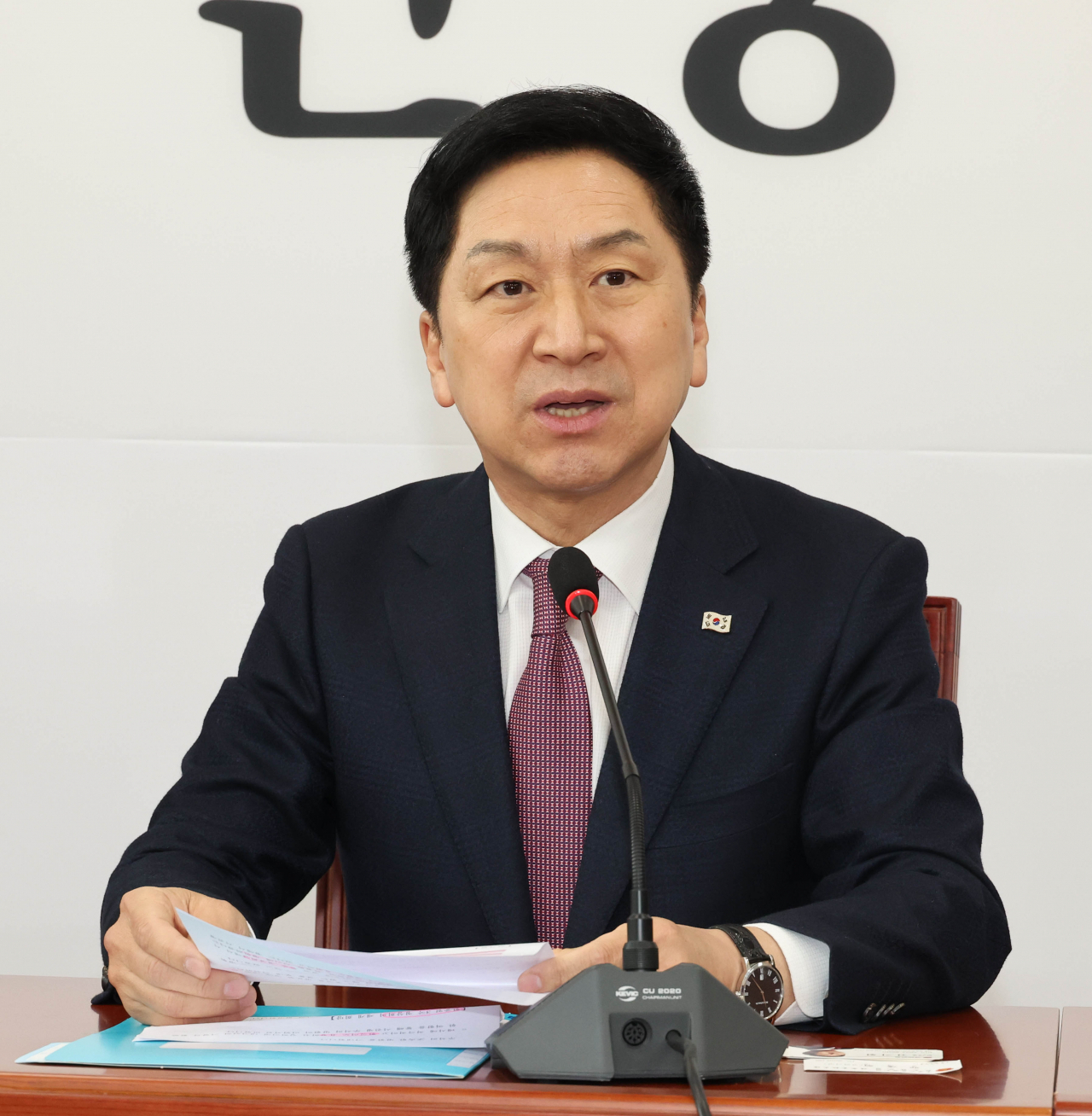 김기현 국민의힘 대표가 28일 국회 대표실을 방문한 싱하이밍 주한중국대사를 접견하며 인사말을 하고 있다. [연합]