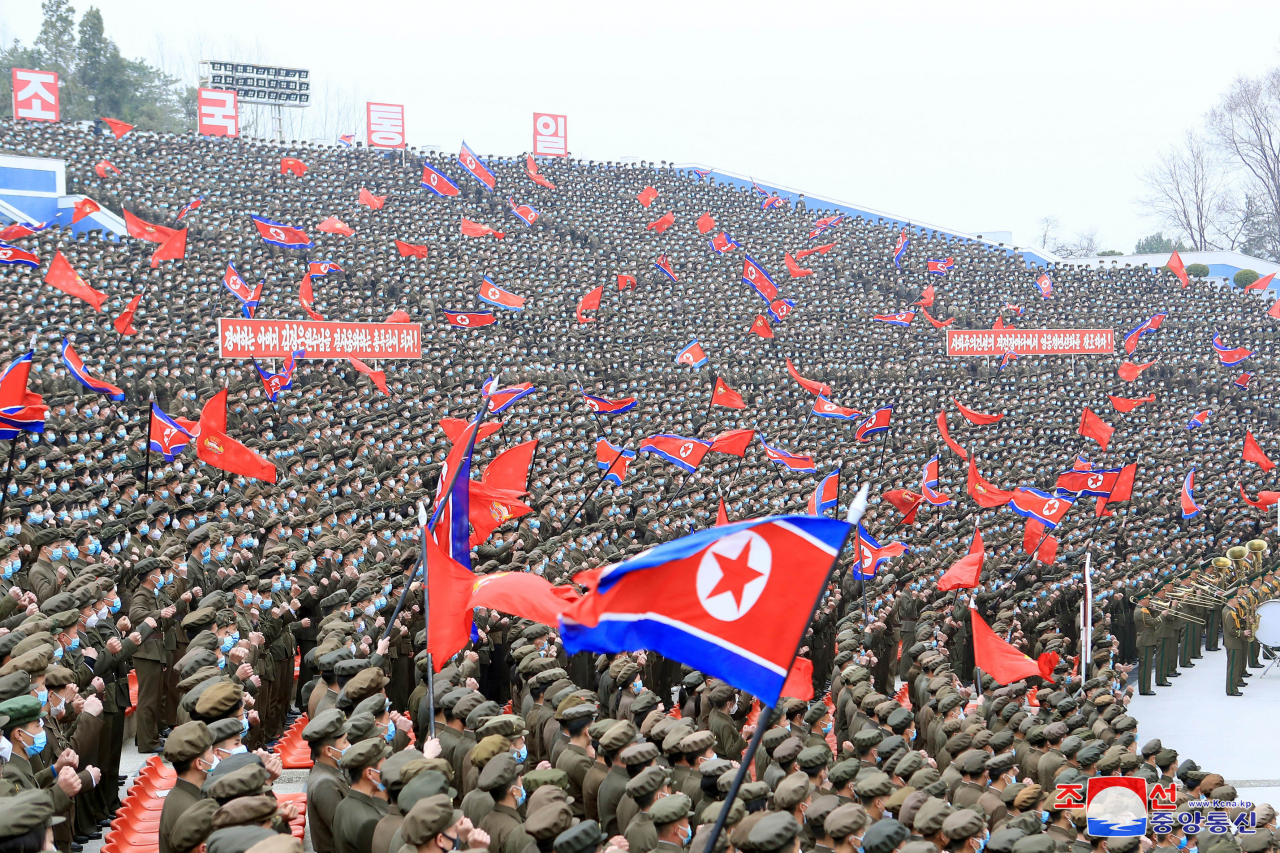 북한 조선중앙통신은 "무분별한 반공화국압살책동에 미쳐날뛰는 미제와 괴뢰역적들을 단호히 징벌하기 위한 청년학생들의 집회가 22일 평양시청년공원야외극장에서 진행되였다"고 23일 보도했다. [연합]