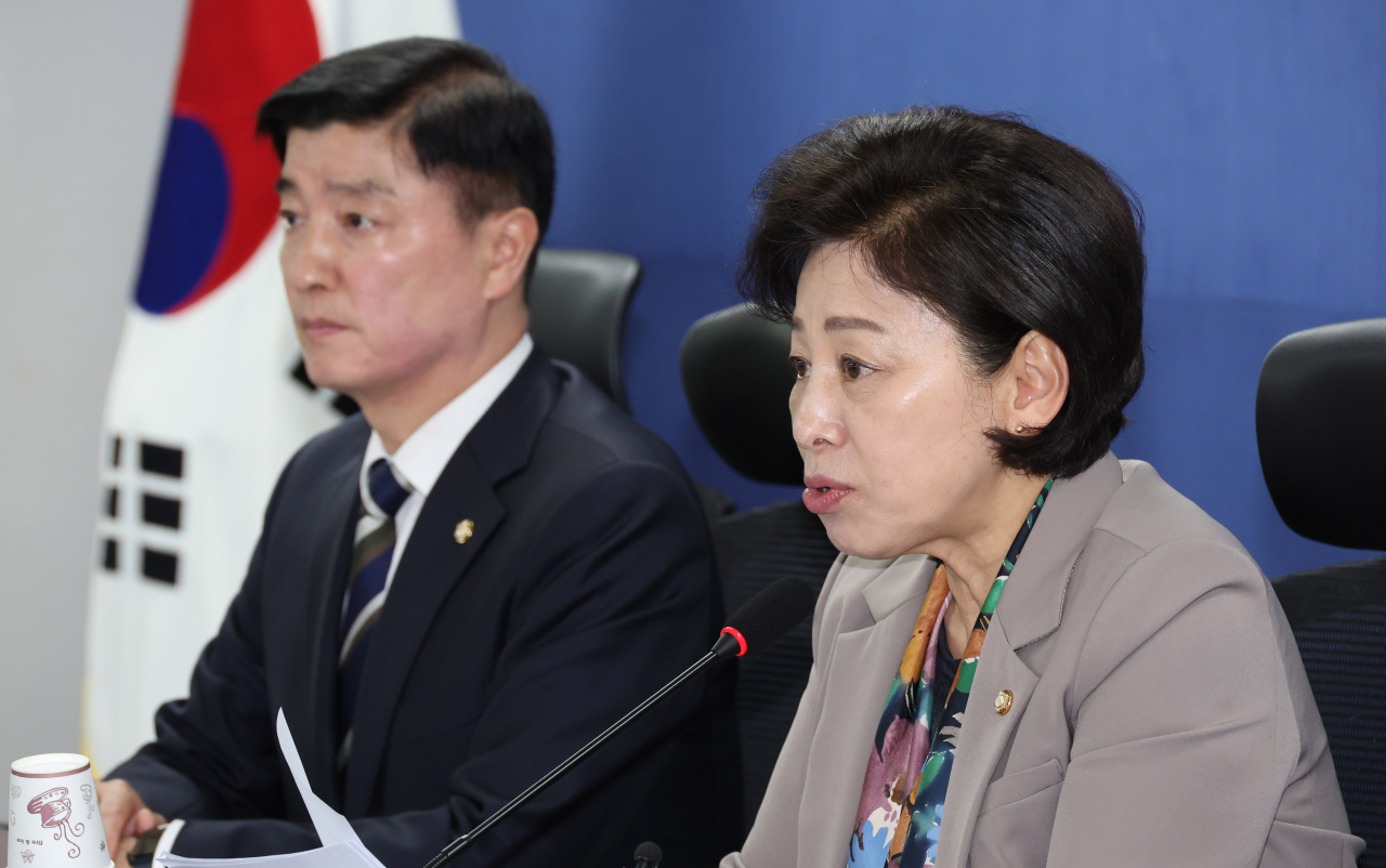 더불어민주당 이태원참사대책본부 남인순 본부장이 28일 오전 서울 여의도 국회 의원회관에서 열린 이태원참사대책본부 회의에서 발언하고 있다. [연합]