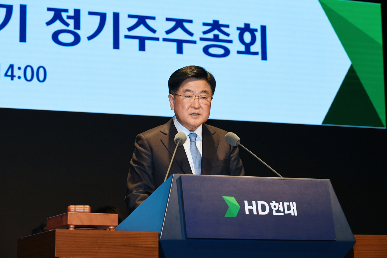 권오갑 HD현대 회장이 28일 열린 제6기 정기주주총회에서 의안을 설명하고 있다. [HD현대 제공]
