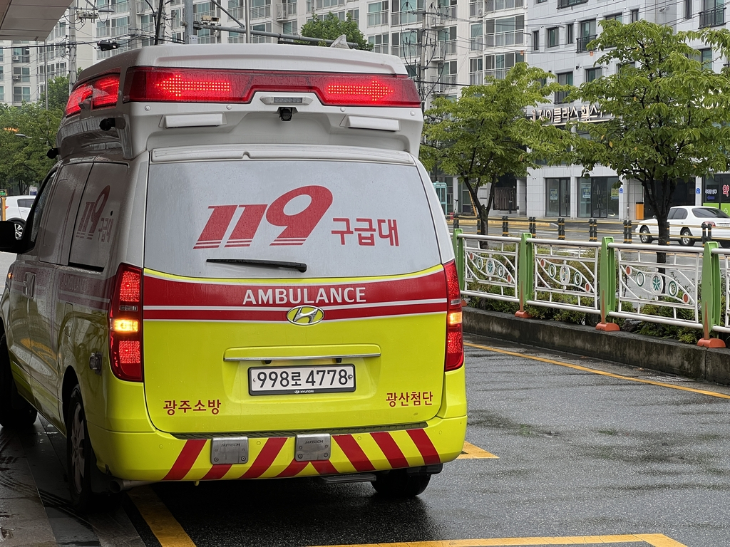 건물 추락 10대女, 병원 4곳서 거절…구급차서 끝내 숨졌다