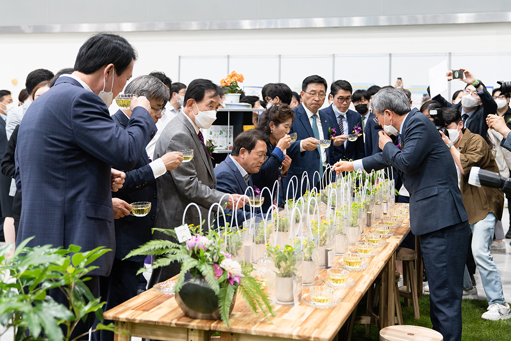 헤럴드경제·코리아헤럴드가 주최하는 ‘2023 K-농산어촌 한마당&K-Wellness Fair’가 ‘농산어촌과 함께하는 치유프로젝트’라는 주제로 오는 6월 9일부터 11일까지 수원컨벤션센터에서 개최된다. 사진은 2022년 행사.
