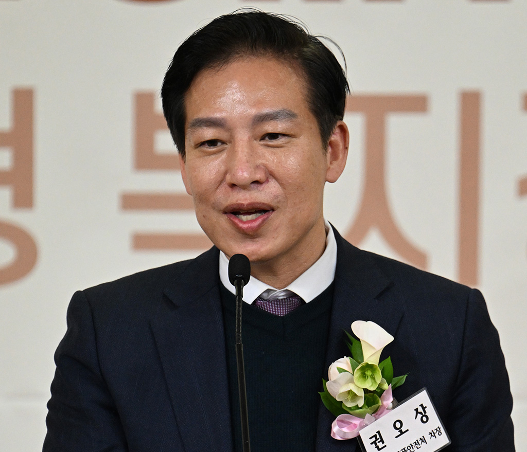 코로나19 국면에서 마스크, 백신, 치료제 등 책임관리 중추역을 맡았던 권오상 식약처 차장. 그는 식약처의 역할은 국민건강 지킴이에서 바이오헬스 강국 발돋움의 지원에 방점을 두어야 할때라고 강조한다.