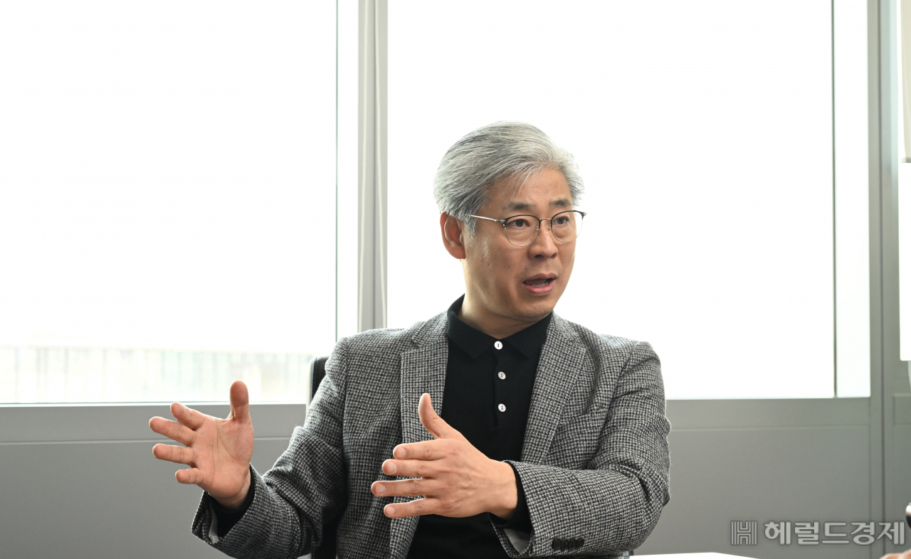 28일 서울 강서구 LG전자 마곡 사이언스파크에서 헤럴드경제와 만나 인터뷰를 진행한 정재철 LG전자 HE(홈엔터테인먼트)연구소장(전무)이 올해로 10주년을 맞은 ‘LG의 올레드 TV’에 대한 소회를 밝히고 있다. 임세준 기자