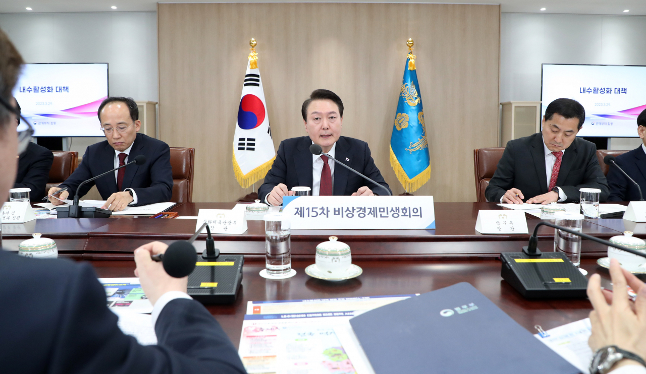 윤석열 대통령이 29일 서울 용산 대통령실 청사에서 열린 제15차 비상경제민생회의에서 발언하고 있다. [연합]