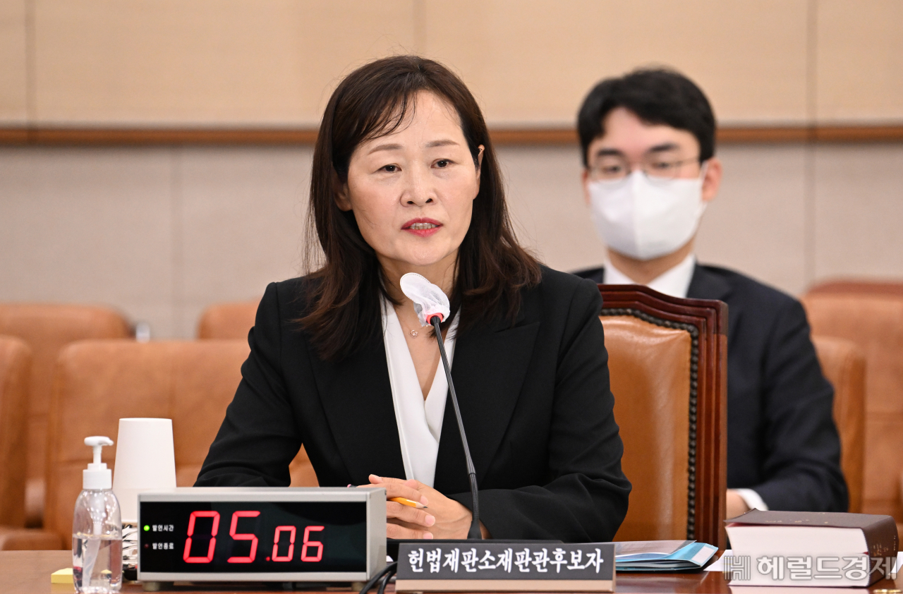 정정미 헌법재판관 후보자 인사청문회가 29일 서울 영등포구 여의도 국회 법제사법위원회에서 열려 정 후보자가 질의에 답변하고 있다. 임세준 기자