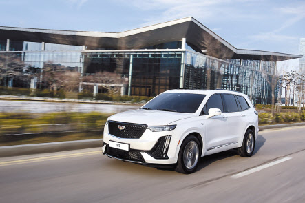 캐딜락 XT6 주행사진 모습 [캐딜락 제공]