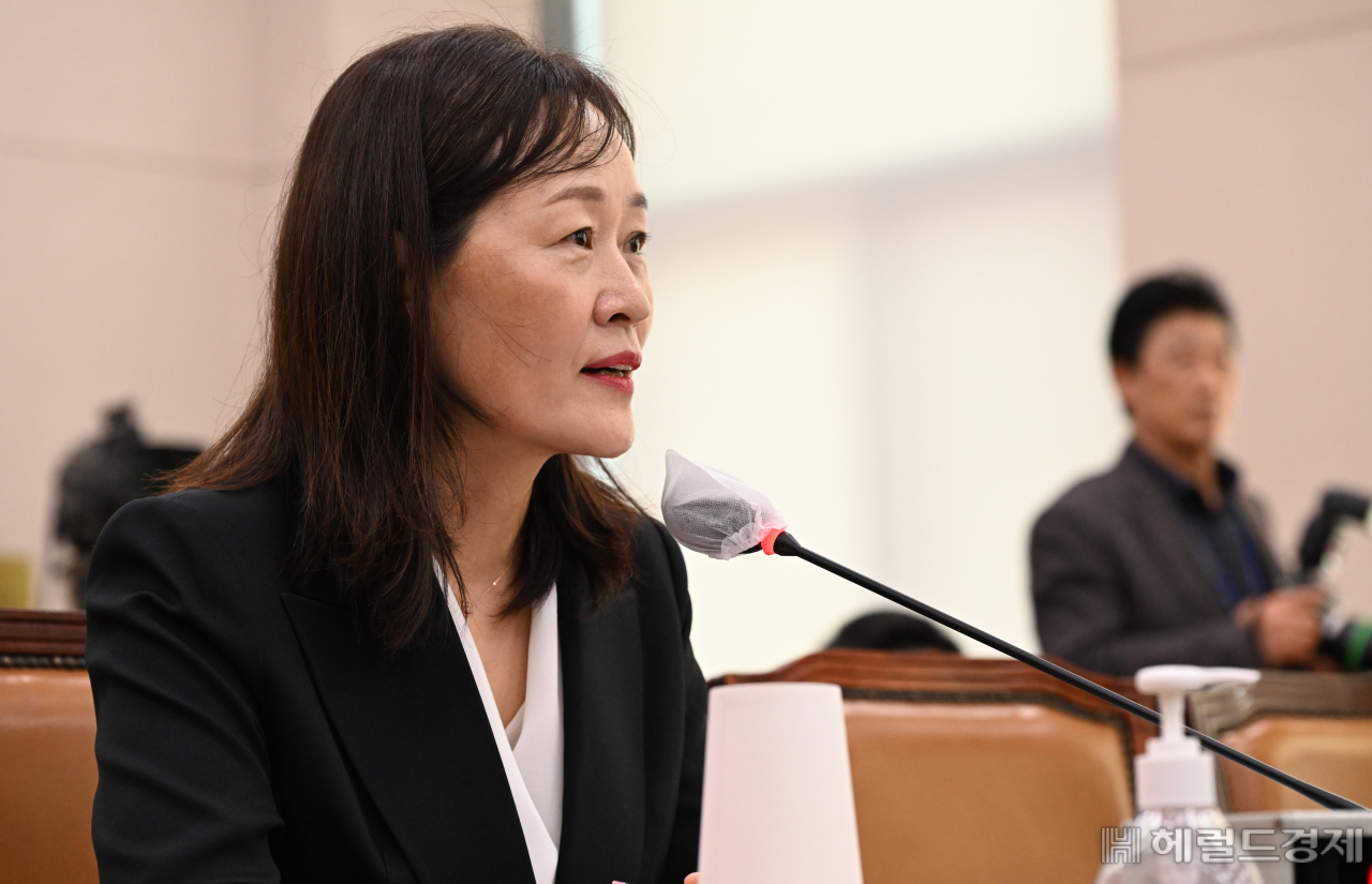 정정미 헌법재판관 후보자 인사청문회가 29일 서울 영등포구 여의도 국회 법제사법위원회에서 열려 정 후보자가 질의에 답변하고 있다. 임세준 기자