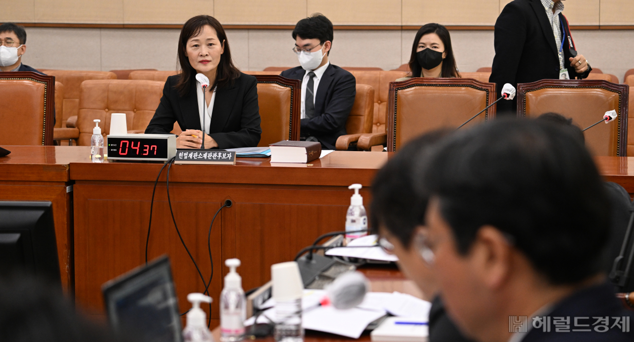 정정미 헌법재판관 후보자 인사청문회가 29일 서울 영등포구 여의도 국회 법제사법위원회에서 열려 정 후보자가 질의에 답변하고 있다. 임세준 기자