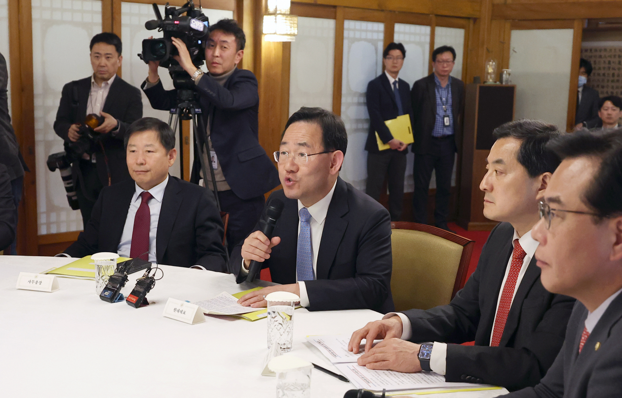 주호영 국민의힘 원내대표가 29일 오후 서울 종로구 총리공관에서 열린 당정협의회에서 발언하고 있다. 이날 당정협의회에서는 야당 주도로 국회 본회의를 통과한 양곡관리법 개정안과 관련해 처리 방안과 전기·가스요금 논의도 할 계획이다. [연합]