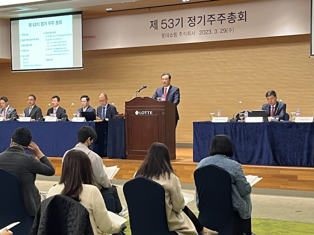 김상현 롯데쇼핑 부회장이 29일 서울 영등포구 롯데마트맥스 영등포점에서 개최된 롯데쇼핑 제53기 정기주주총회에서 발언하고 있다. [롯데쇼핑 제공]