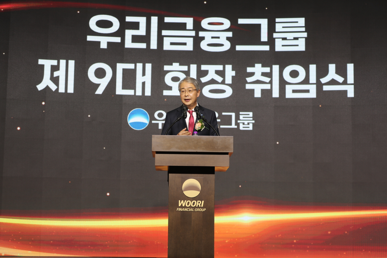 지난 24일 서울 중구 우리금융그룹 본사에서 열린 취임식에서 임종룡 우리금융 회장이 발언하고 있다.[우리금융그룹 제공]