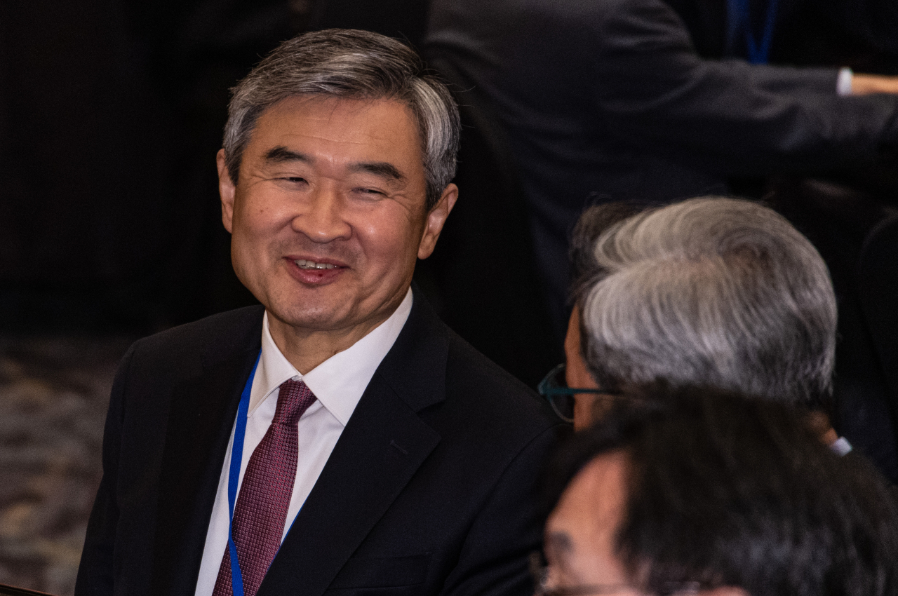 2023년 재외 공관장 회의 참석차 귀국한 조태용 주 미국대사가 28일 오후 서울 중구 롯데호텔에서 국무총리 주최 오찬 간담회에 참석해 공관장들과 대화하고 있다. [연합]