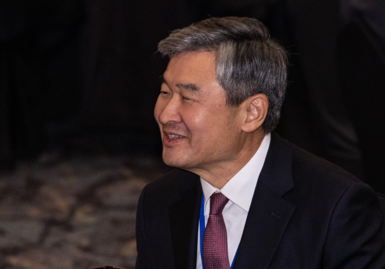 2023년 재외 공관장 회의 참석차 귀국한 조태용 주 미국대사가 28일 오후 서울 중구 롯데호텔에서 국무총리 주최 오찬 간담회에 참석해 공관장들과 대화하고 있다. [연합]