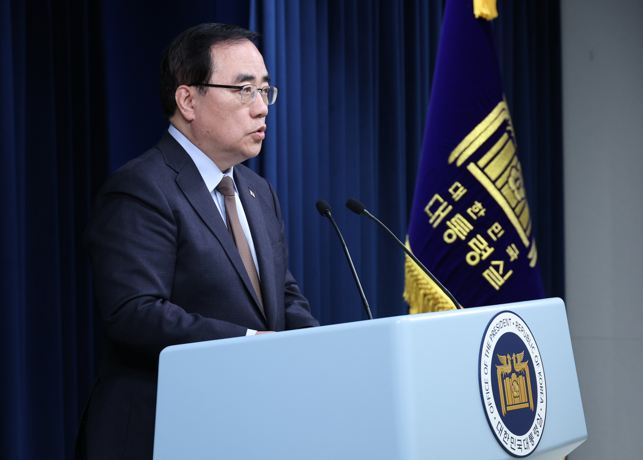 김성한 국가안보실장이 23일 서울 용산 대통령실 청사에서 오는 29일부터 이틀간 열리는 제2차 민주주의 정상회의 관련 브리핑을 하고 있다. [연합]