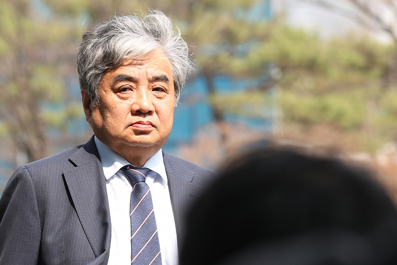 한상혁 방송통신위원장이 지난 29일 오후 구속 전 피의자 심문(영장실질심사)을 위해 서울북부지방검찰청 청사로 들어서고 있다. [연합]