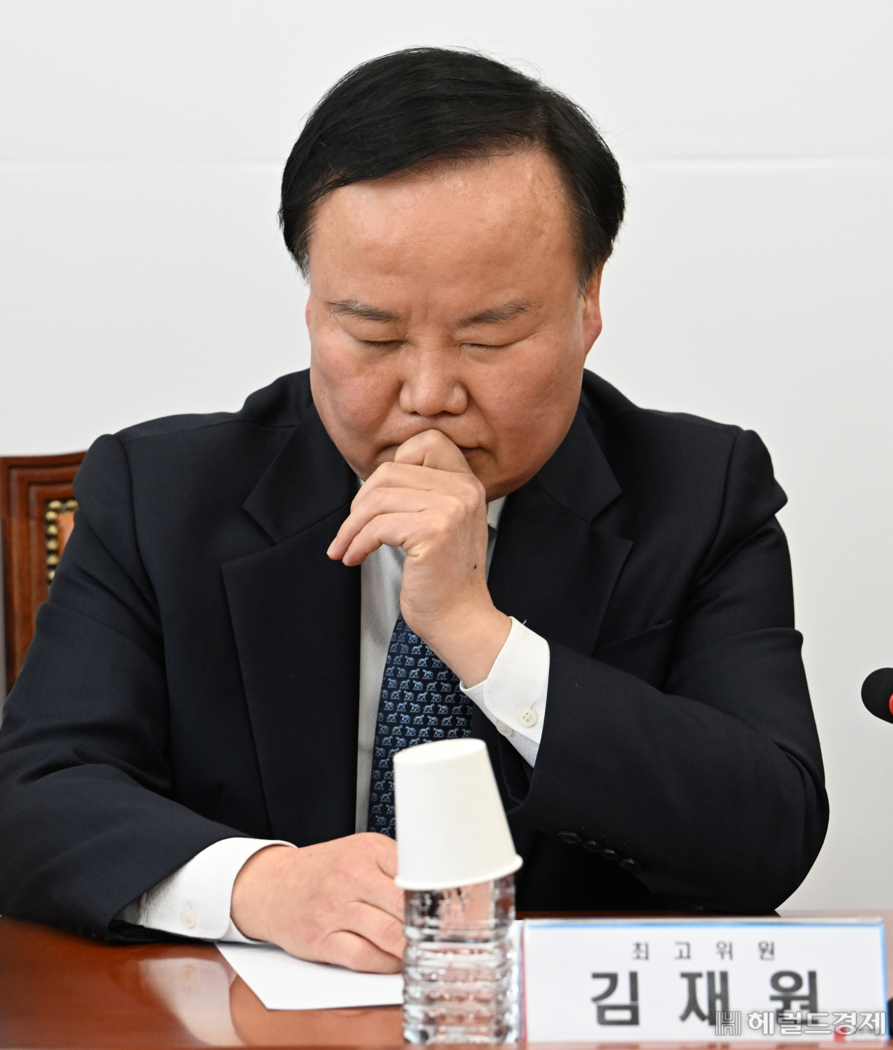 김재원 국민의힘 최고위원이 30일 서울 영등포구 여의도 국회의사당 본청에서 열린 국민의힘 최고위원회의에 참석하고 있다. 임세준 기자