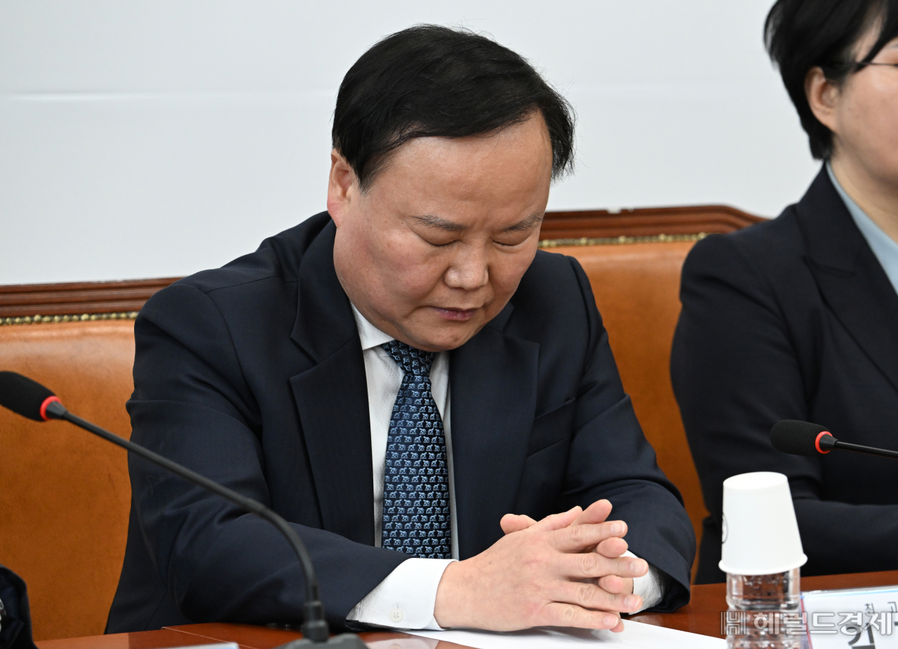김재원 국민의힘 최고위원이 30일 서울 영등포구 여의도 국회의사당 본청에서 열린 국민의힘 최고위원회의에 참석하고 있다. 임세준 기자