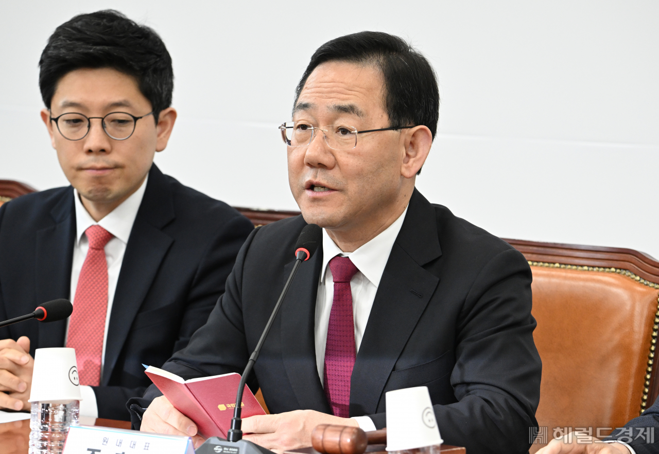 주호영 국민의힘 원내대표가 30일 서울 영등포구 여의도 국회의사당 본청에서 열린 국민의힘 최고위원회의에 참석하고 있다. 임세준 기자