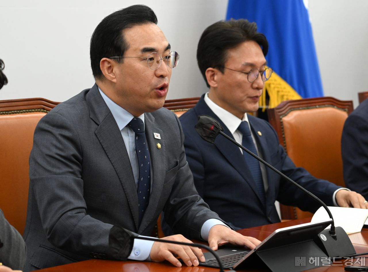 박홍근 더불어민주당 원내대표가 30일 서울 영등포구 여의도 국회의사당에서 열린 더불어민주당 정책조정회의에 참석하고 있다. 임세준 기자