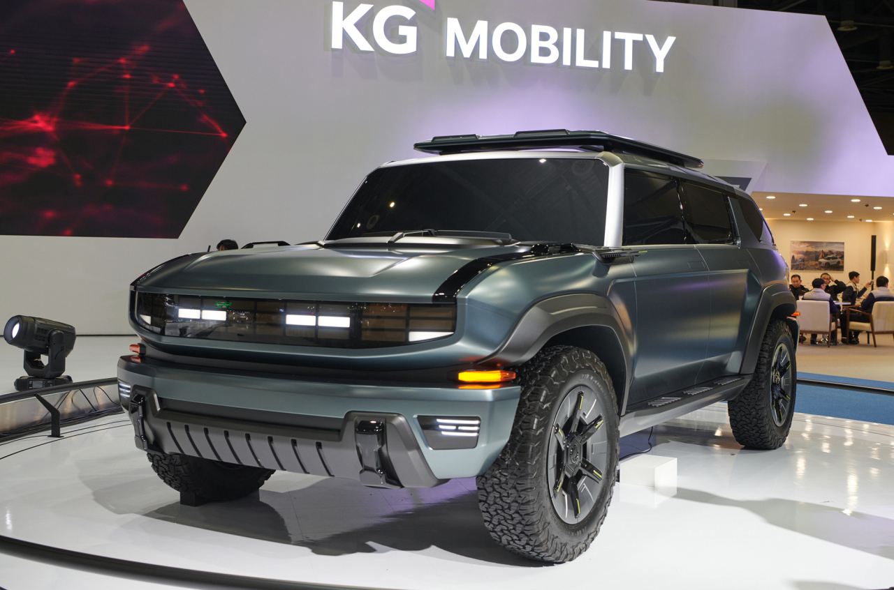 30일 경기 킨텍스에서 열린 ‘2023 서울모빌리티쇼’ KG모빌리티 부스에 대형 전기 SUV 디자인 F100. [KG모빌리티 제공]