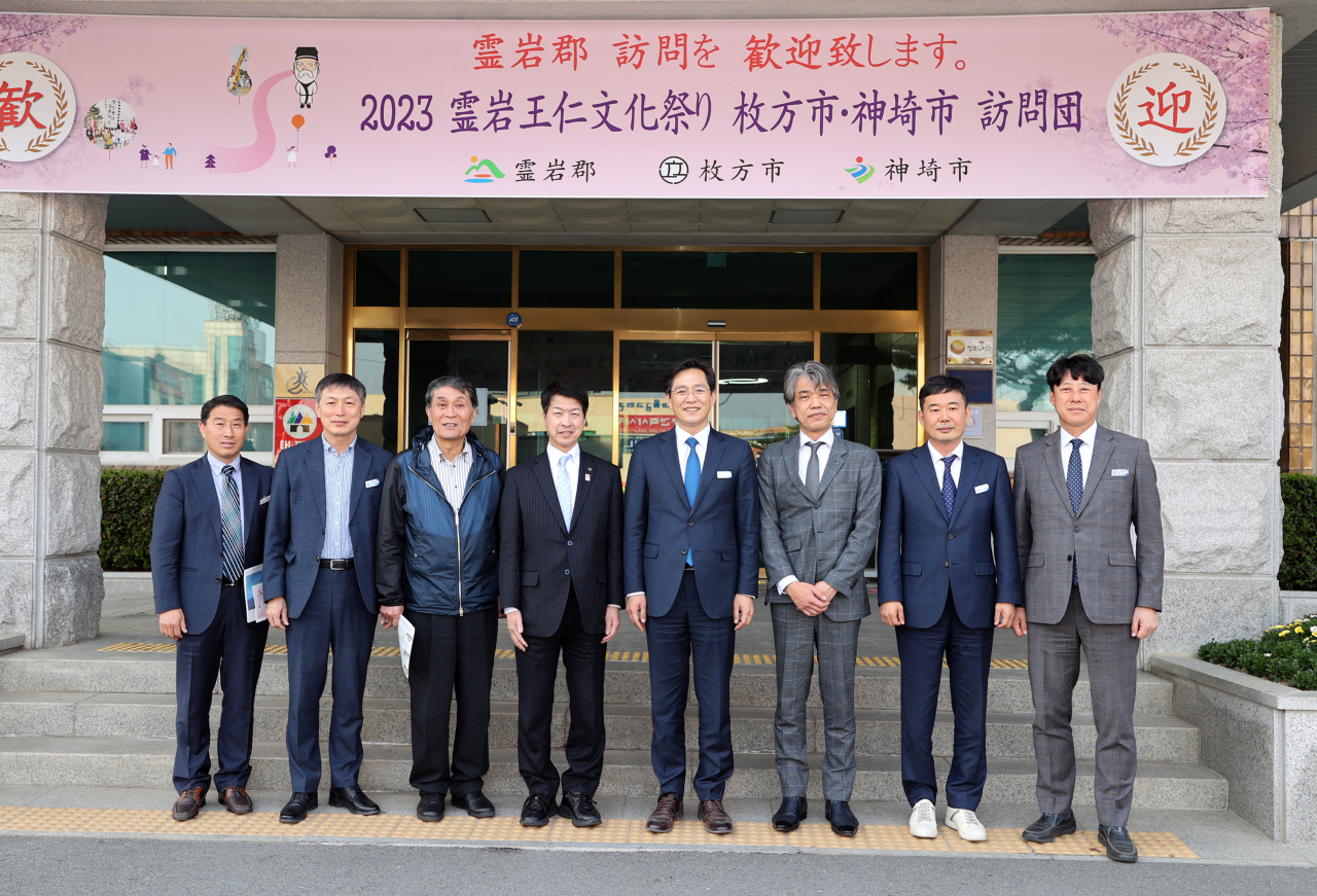 왕인문화축제에 영암을 찾은 자매결연도시 단체장과 우승희군수
