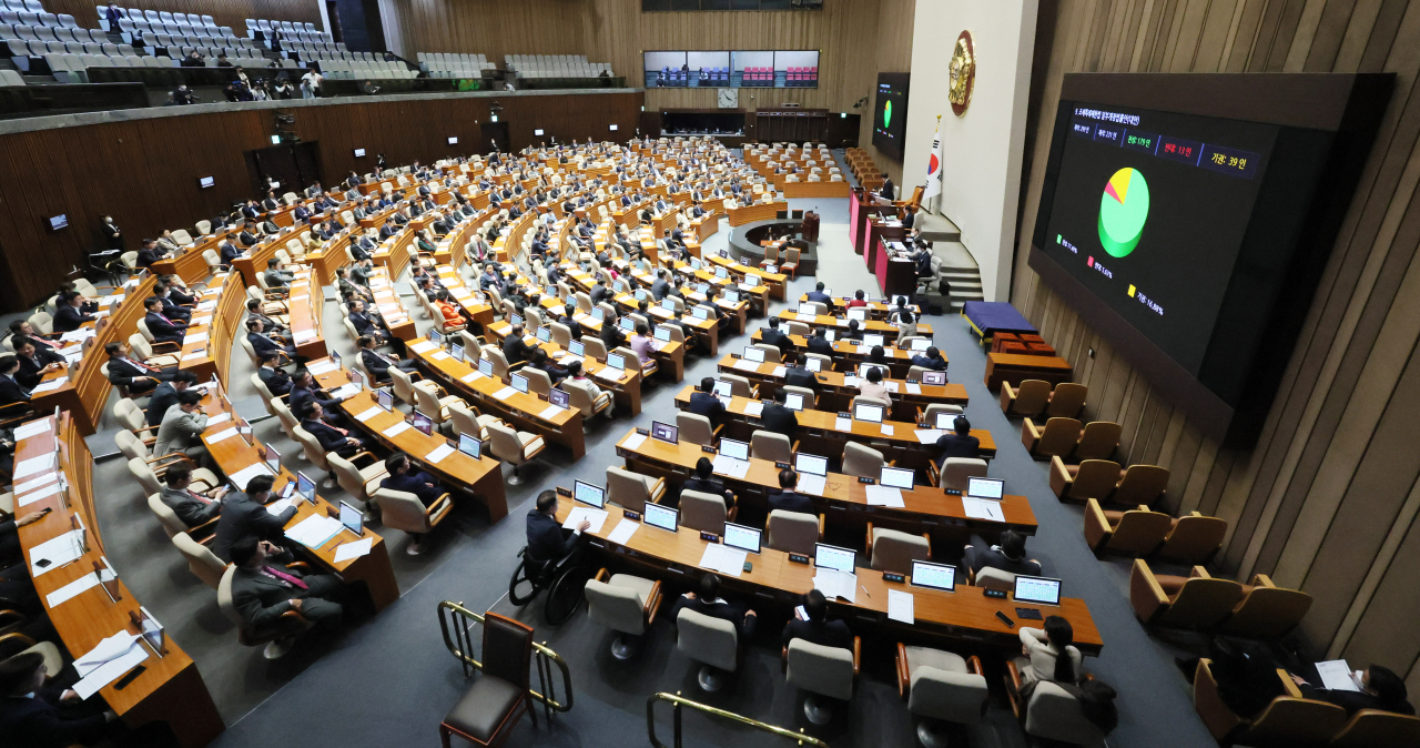30일 오후 열린 국회 본회의에서 국내 반도체산업 육성을 위한 이른바 'K칩스법(조세특례제한법 개정안)'이 통과되고 있다. [연합]