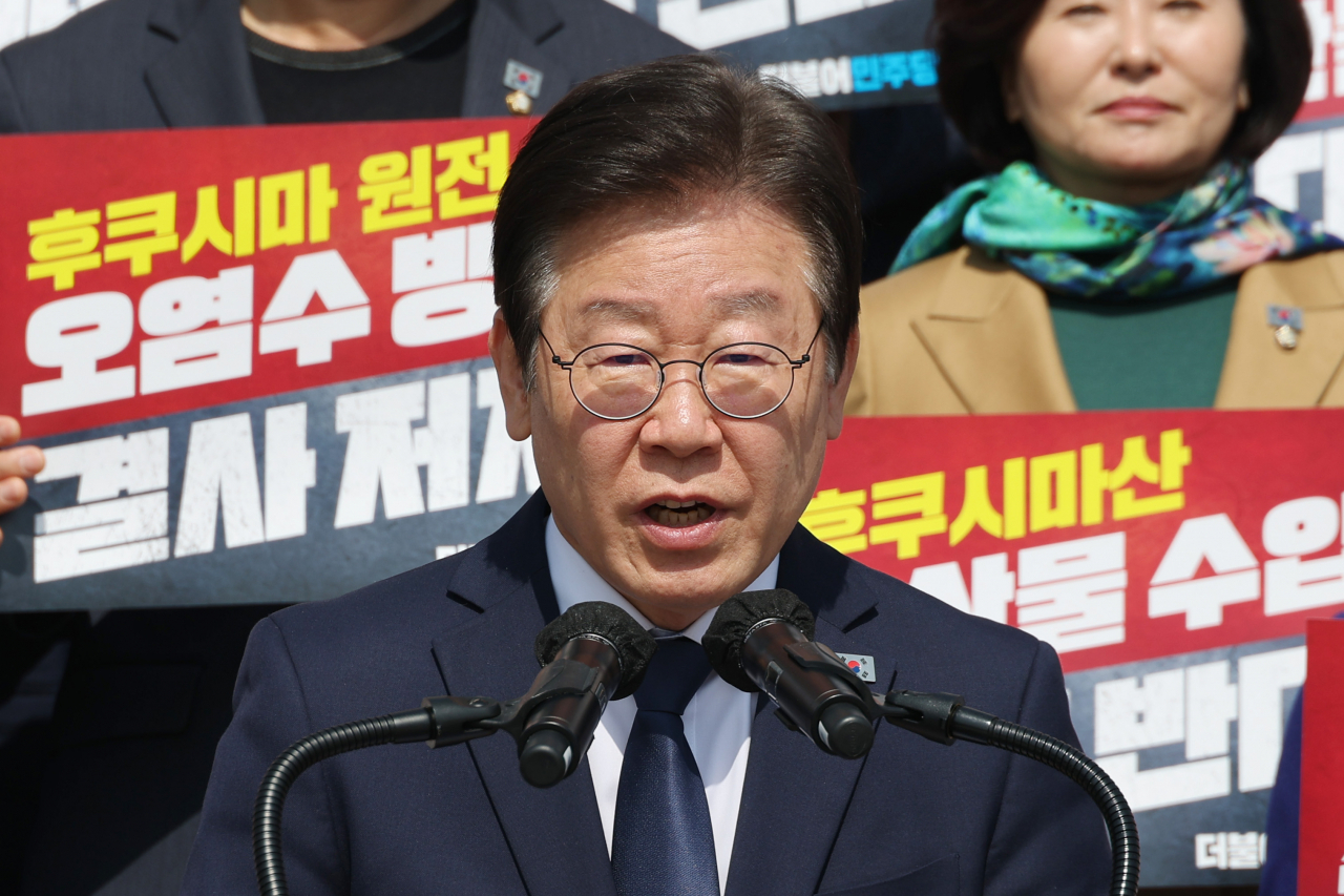이재명 더불어민주당 대표가 30일 오전 국회에서 열린 후쿠시마산 수산물 수입 반대 및 대일 굴욕외교 규탄대회에서 발언하고 있다. 연합뉴스