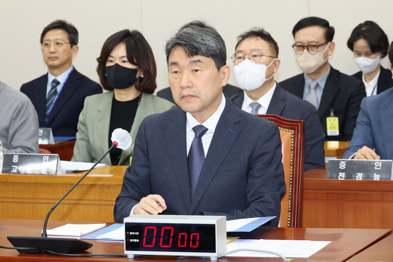 이주호 교육부 장관이 31일 국회 교육위원회에서 열린 정순신 자녀 학교폭력 진상조사 및 학교폭력 대책 수립을 위한 청문회에 자리하고 있다. [연합]