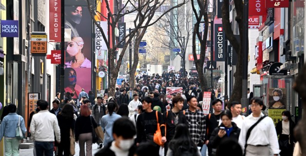 [Weekender] Foreign tourists flock back to Myeong-dong