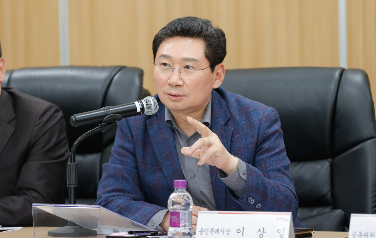 지난달 31일 열린 용인시 반도체산업 경쟁력강화휘원회 워크숍에 참석한 이상일 용인특례시장