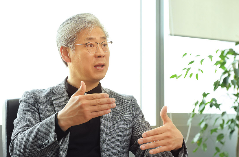 지난달 28일 서울 강서구 LG전자 마곡 사이언스파크에서 헤럴드경제와 만난 정재철 LG전자 HE(홈엔터테인먼트)연구소장(전무)은 올해 세계 최초로 공개한 ‘무선기술’은 가장 큰 기술 진보라며 자부심을 드러냈다. 임세준 기자