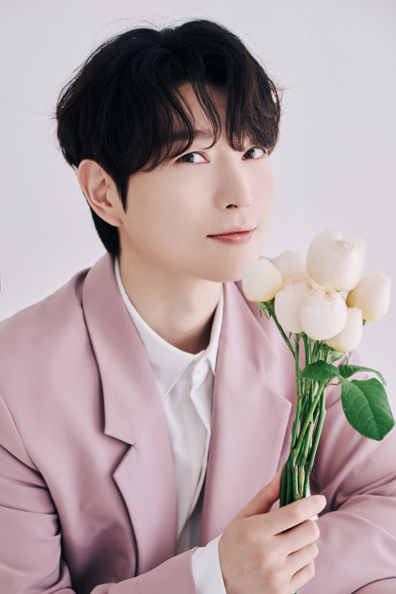 크로스오버 그룹 포레스텔라 멤버인 배두훈이 동료 배우 강연정과 백년가약을 맺는다. [블루스테이지 제공]