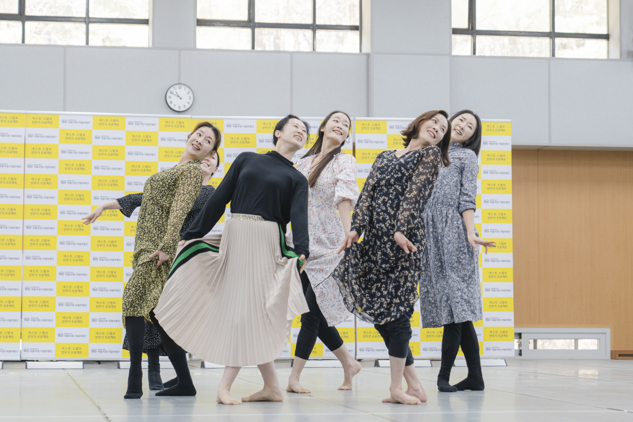 Dancers perform “Last Dance” choreographed by Park So-young during a rehearsal at the National Theater of Korea on Thursday. (National Dance Company of Korea)