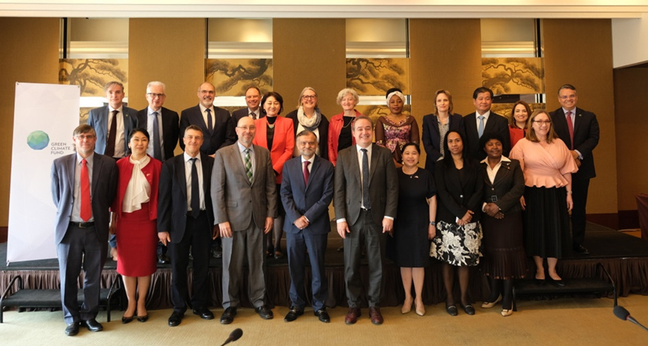 Ambassadors, counselors and Green Climate Fund executives attend the Friends of the Green Climate Fund meeting at the Grand Hyatt in Seoul on Friday. The group was launched in 2021 to strengthen the relationship between the GCF headquarters in Korea and the diplomatic corps, and to share activities and achievements of the fund. The GCF supports developing nations to respond to the climate crisis. Attendees discussed the critical role of climate finance in reaching the goals of the Paris Agreement with the participation of representatives from Belgium, Bulgaria, Canada, Congo, Costa Rica, Egypt, France, Georgia, Germany, Guatemala, Iraq, Ireland, Israel, Italy, Kyrgyzstan, Laos, Mexico, the Netherlands, New Zealand, Nigeria, Norway, Oman, Pakistan, Papua New Guinea, Peru, the Philippines, Portugal, South Korea, Serbia, Slovenia, Sweden, the UK, Ukraine, Uruguay, the USA and Zambia. (GCF)