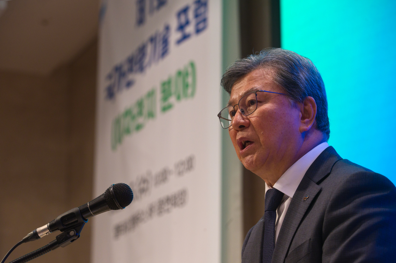 김복철 국가과학기술연구회 이사장이 5일 오전 서울 서초구 엘타워에서 '이차전지' 주제로 열린 '제1회 국가전략기술포럼' 에서 인사말을 하고 있다.[과기정통부 제공]