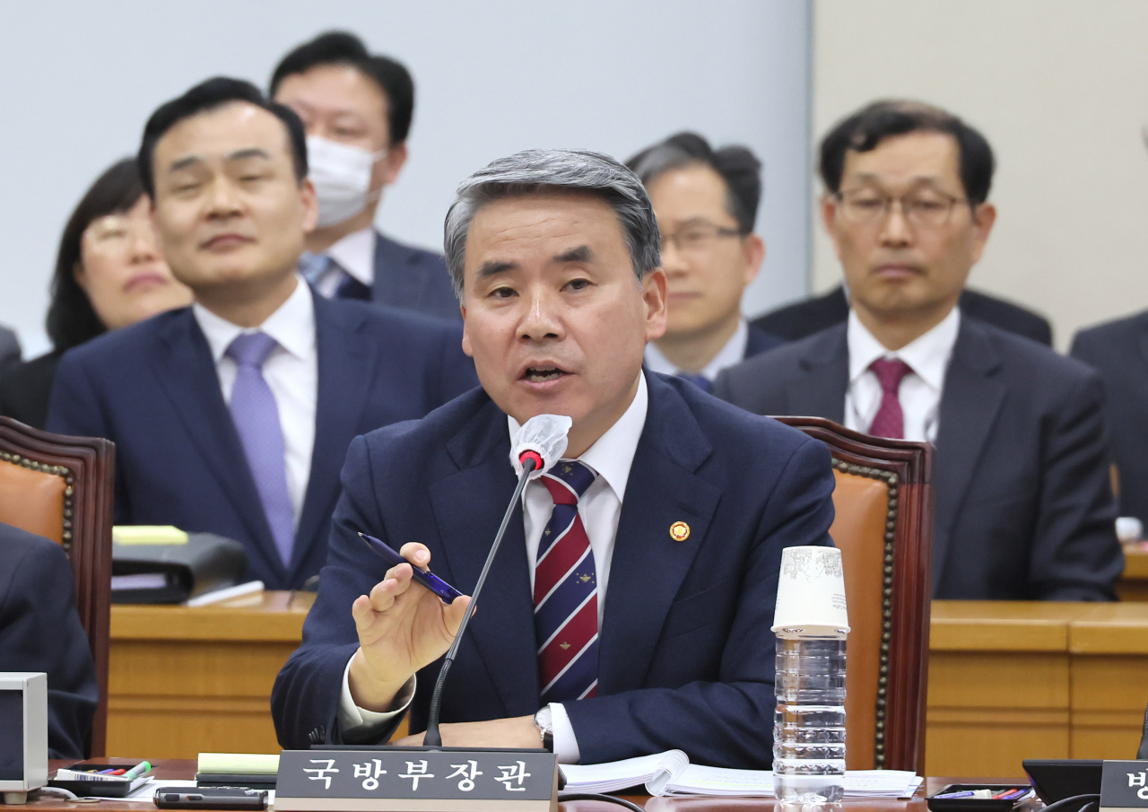 이종섭 국방부 장관이 6일 국회 국방위원회 전체회의에서 현안질의에 답변하고 있다. [연합]