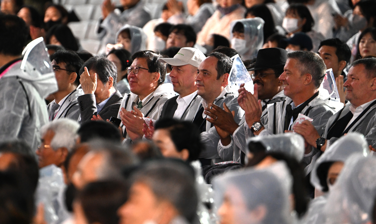 Delegates from the Bureau International des Expositions and Busan Mayor Park Heong-joon (fifth from right), attend the “K-Culture Night” concert at the Busan Cinema Center on Wednesday. (Im Se-jun/The Korea Herald)