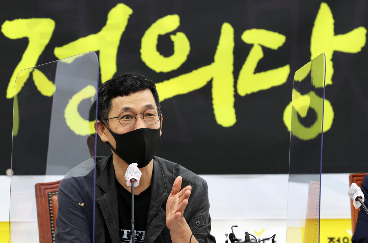 [헤럴드경제=이상섭 기자] 진중권 전 동양대 교수가 오전 서울 여의도 국회에서 열린 ‘직설청취, 2022 대선과 정의당’ 연속 강좌 초청 강연에 참석해 발언 하고 있다.