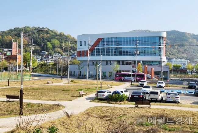 5월 말 준공을 앞둔 순천시 조곡동 반려동물문화센터와 동물병원 건물. /박대성 기자.