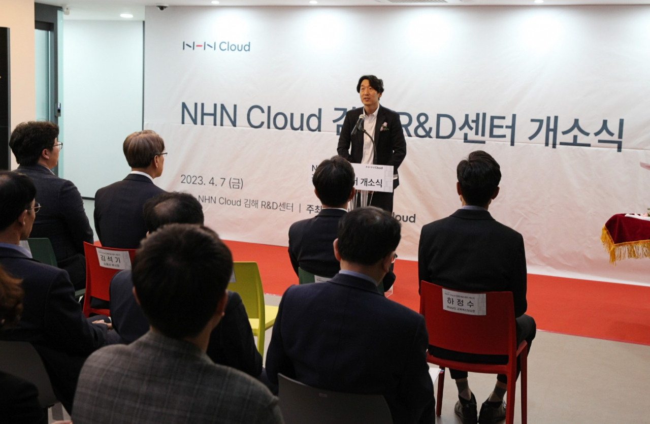 김동훈 NHN클라우드 공동대표가 'NHN클라우드 김해 R&D 센터' 개소식 행사에서 기념사를 하고 있다. [NHN 제공]
