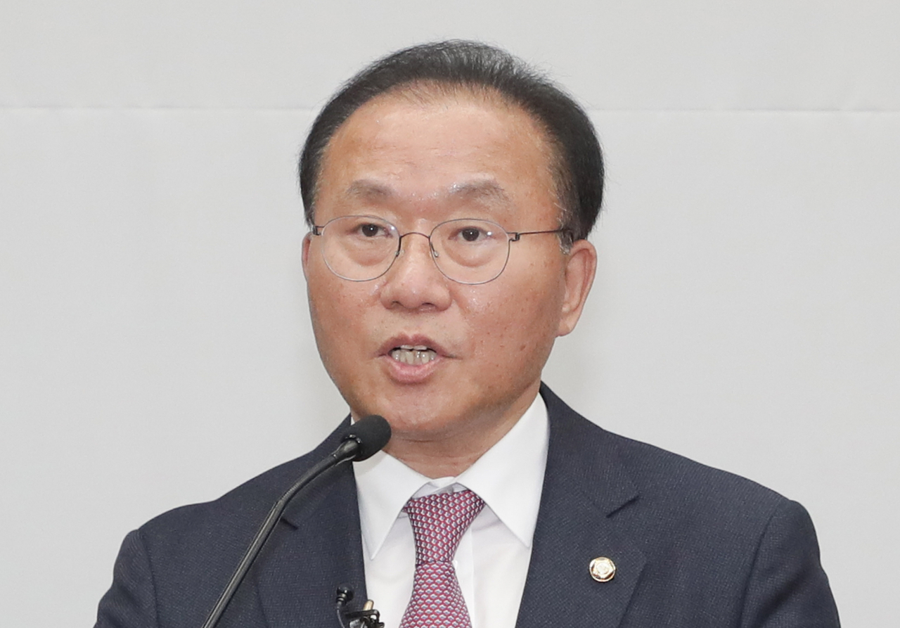윤재옥 국민의힘 신임 원내대표가 7일 오전 국회에서 열린 국민의힘 원내대표 선출을 위한 의원총회에서 당선 인사를 하고 있다. [연합]